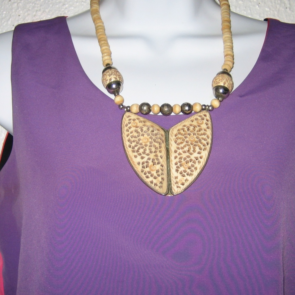 Vintage Women's Ornate Pendant Necklace
